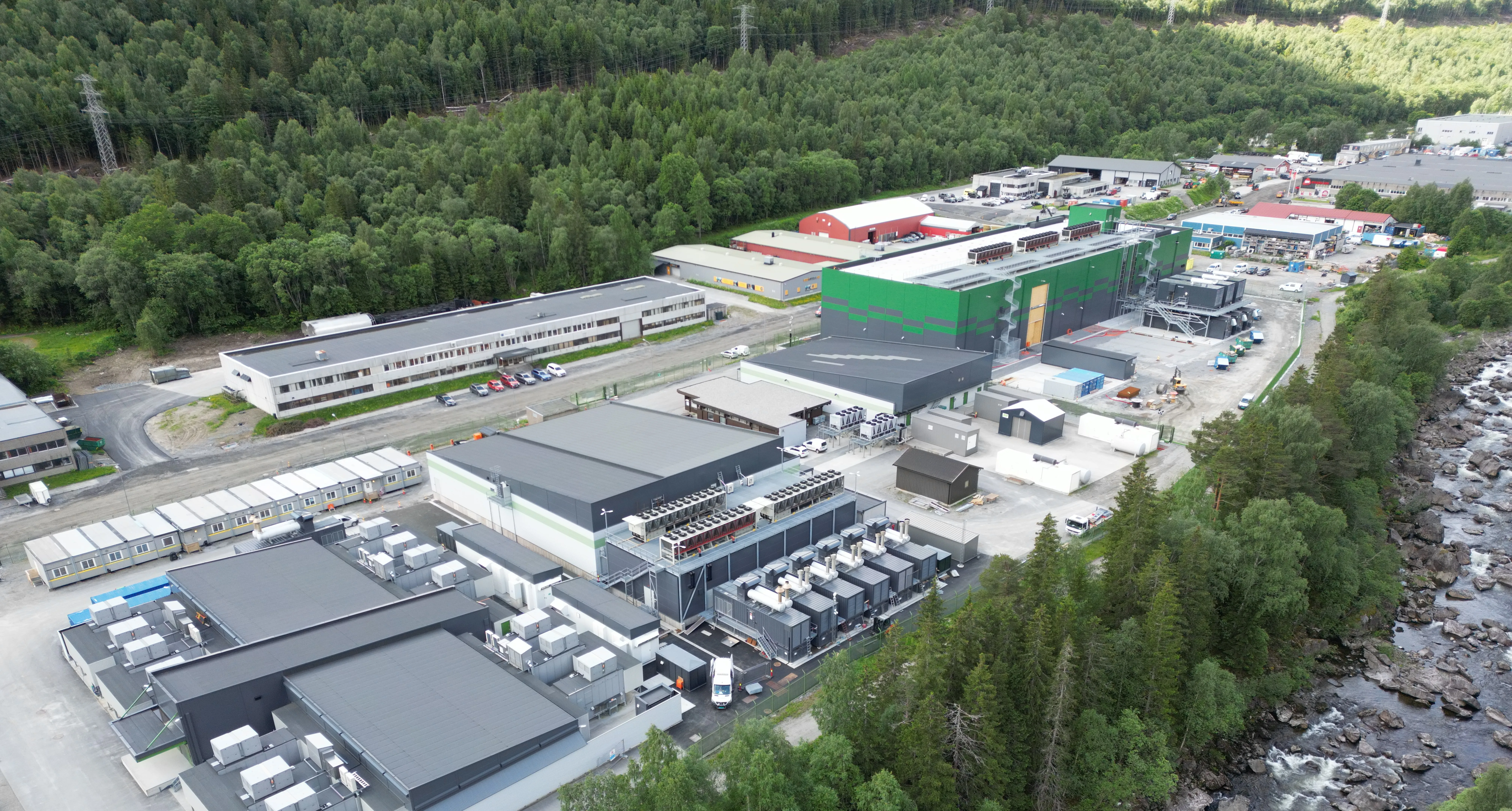 Dronebilde av datasenteret på Rjukan